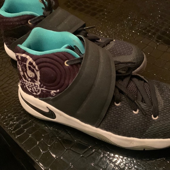 Nike Shoes Nike Kyrie Skull Skateboard Size 6 Y Barely Worn Poshmark